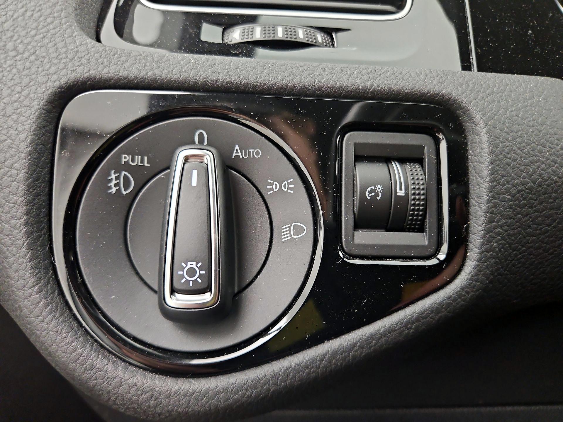 Thumbnail: 2019 Volkswagen Golf - 13