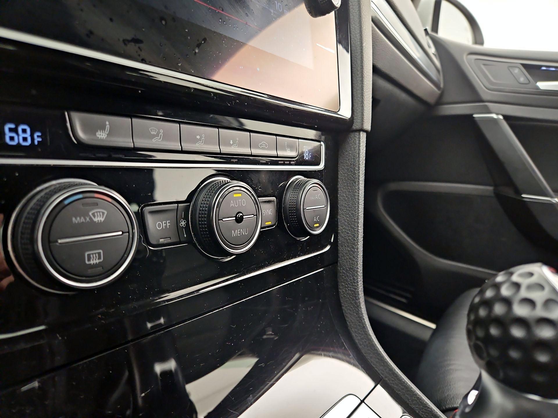Thumbnail: 2019 Volkswagen Golf - 16