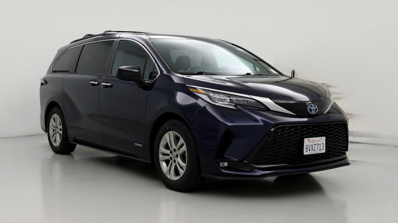 2021 Toyota Sienna XSE Hero Image