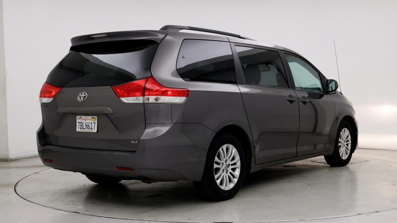 2013 Toyota Sienna XLE 8