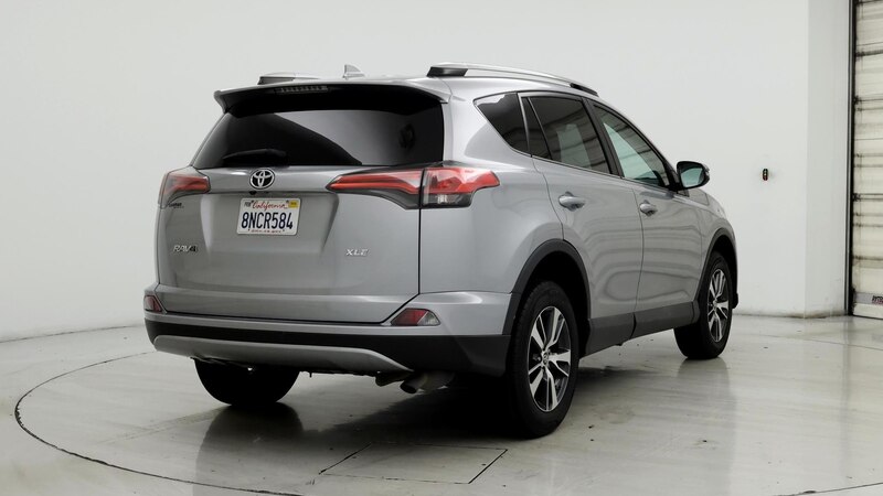 2018 Toyota RAV4 XLE 8