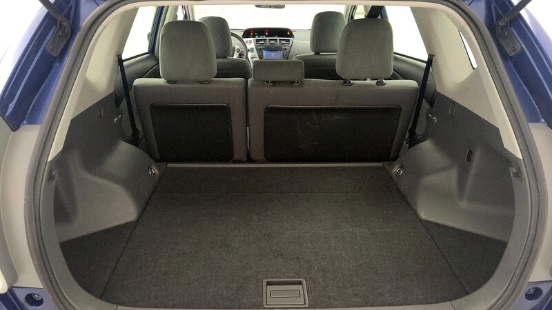 2014 Toyota Prius v Three 20