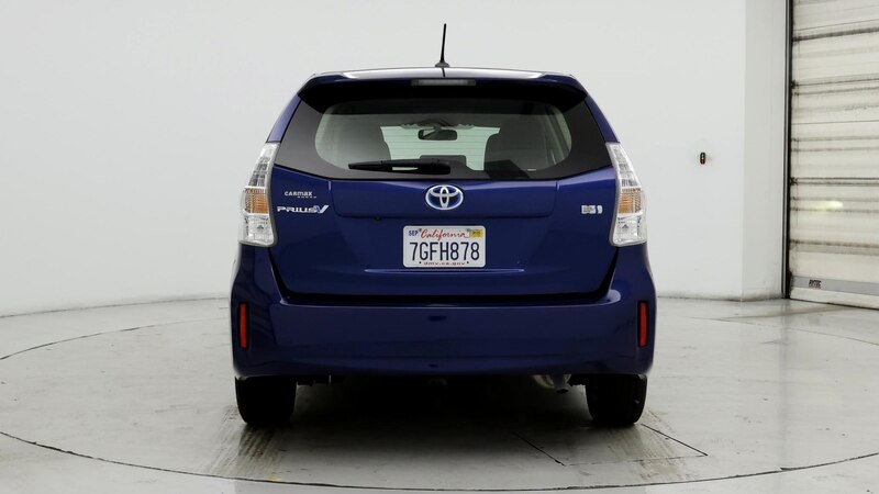 2014 Toyota Prius v Three 6