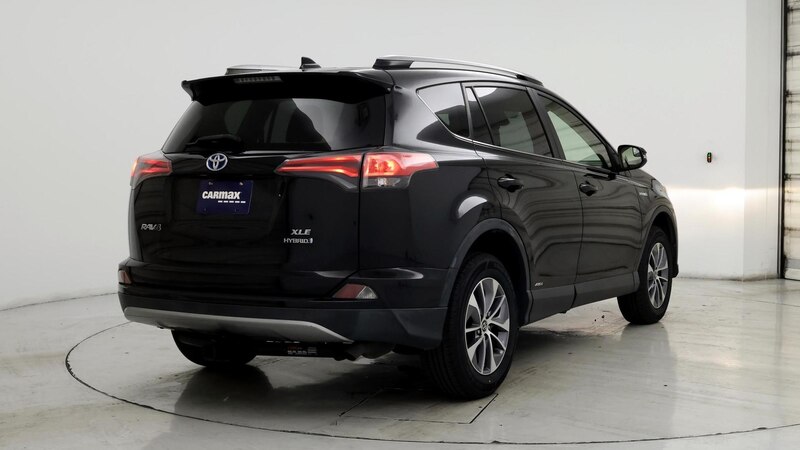 2018 Toyota RAV4 XLE 8