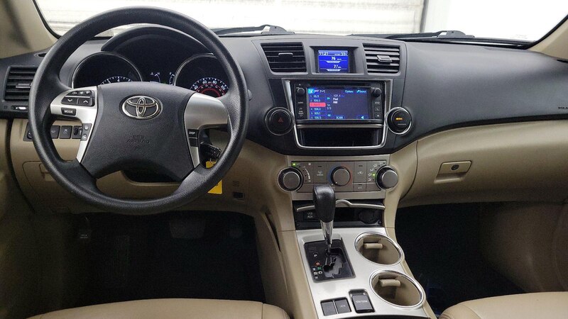 2013 Toyota Highlander Plus 9