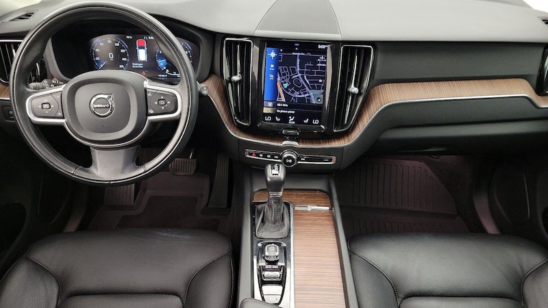 2021 Volvo XC60 T6 Momentum 9