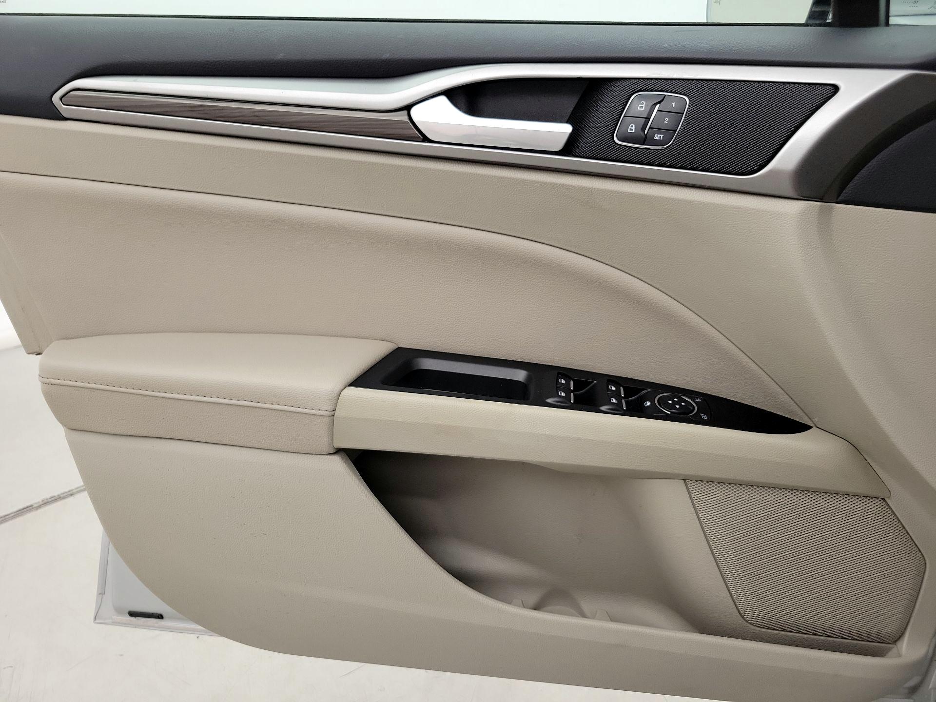 Thumbnail: 2017 Ford Fusion - 12