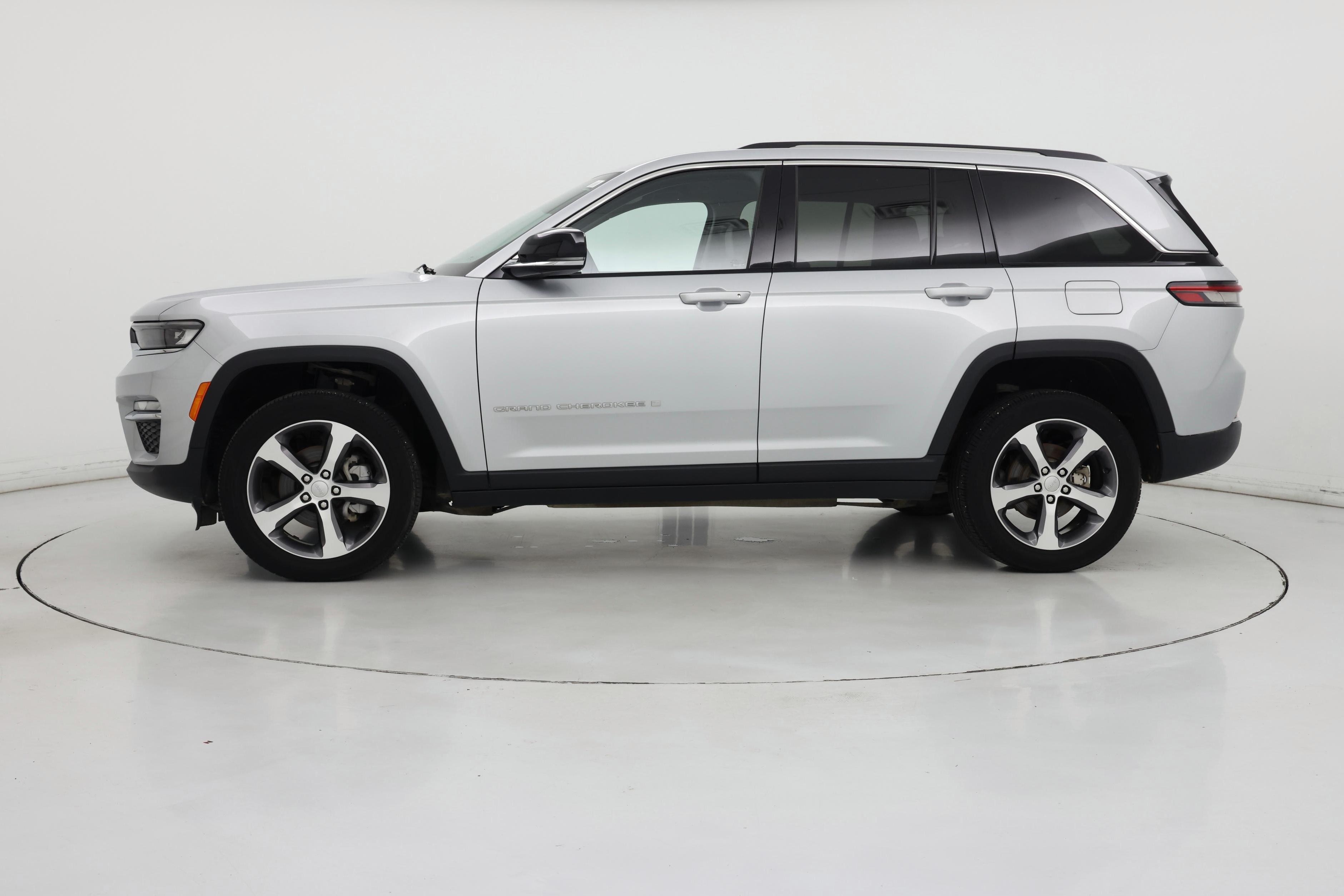 Thumbnail: 2023 Jeep Grand Cherokee - 3