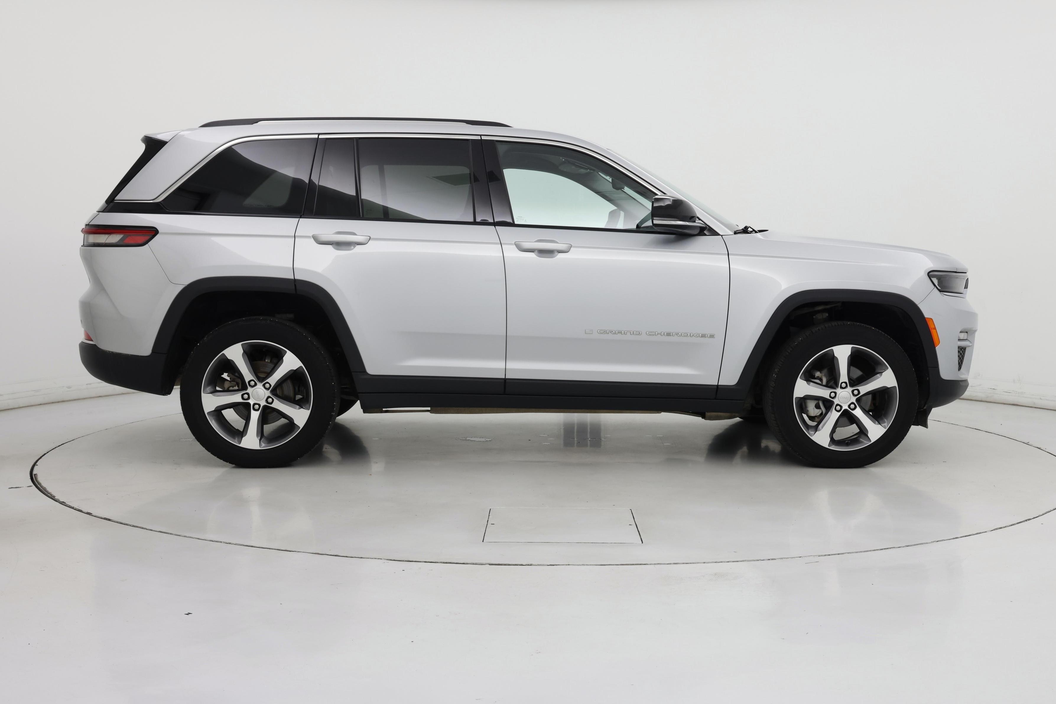 Thumbnail: 2023 Jeep Grand Cherokee - 7