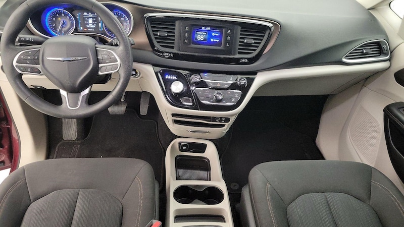 2017 Chrysler Pacifica LX 9