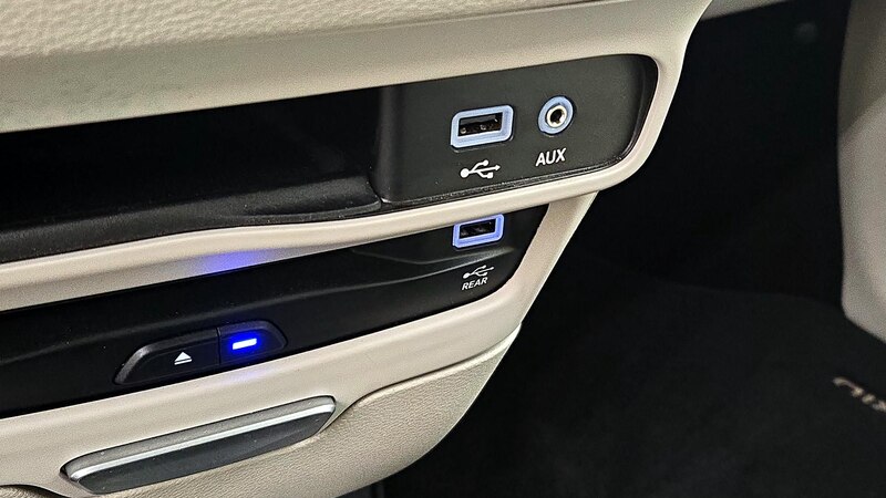 2017 Chrysler Pacifica Hybrid Platinum 19