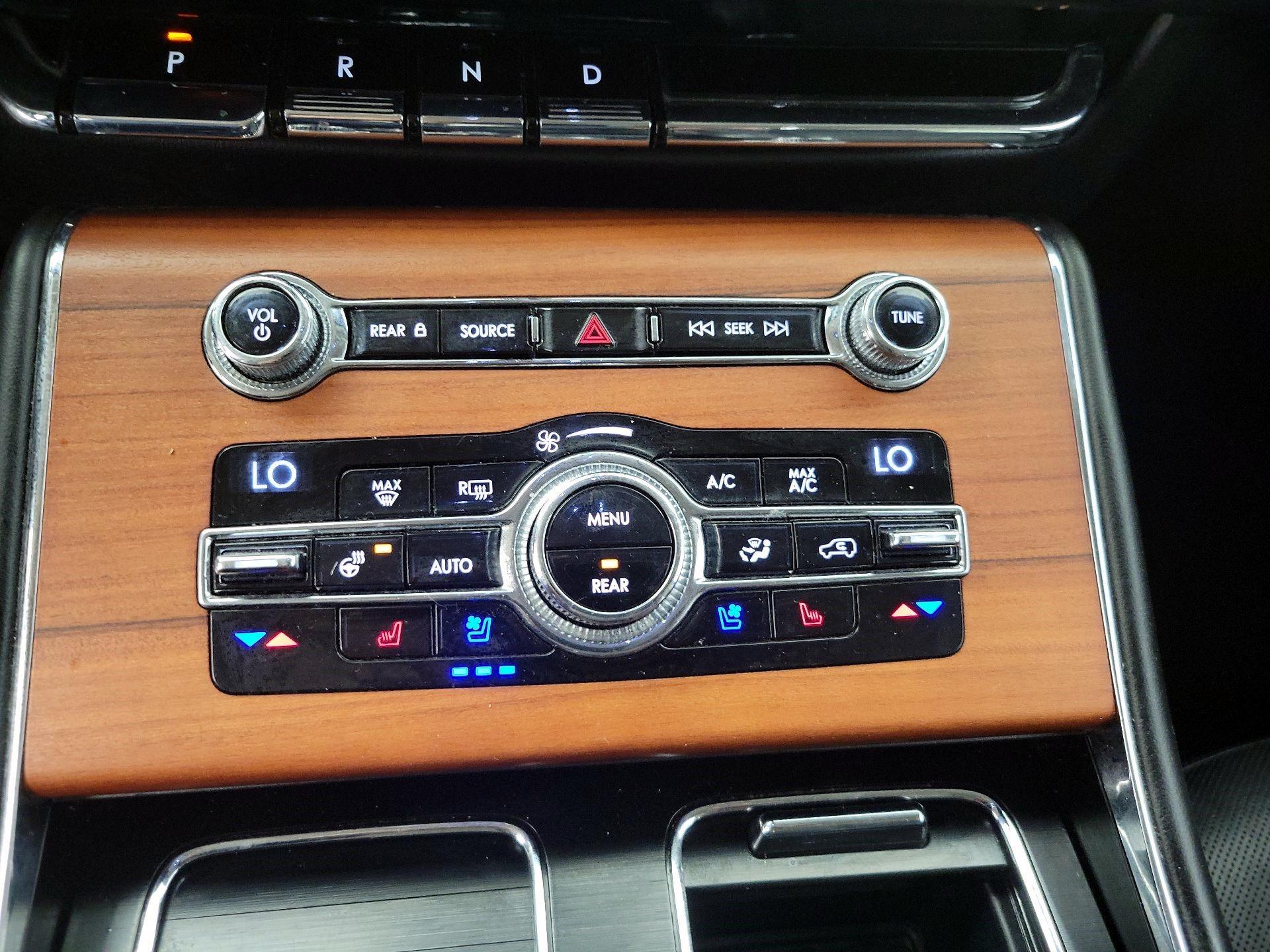 Thumbnail: 2020 Lincoln Aviator - 17