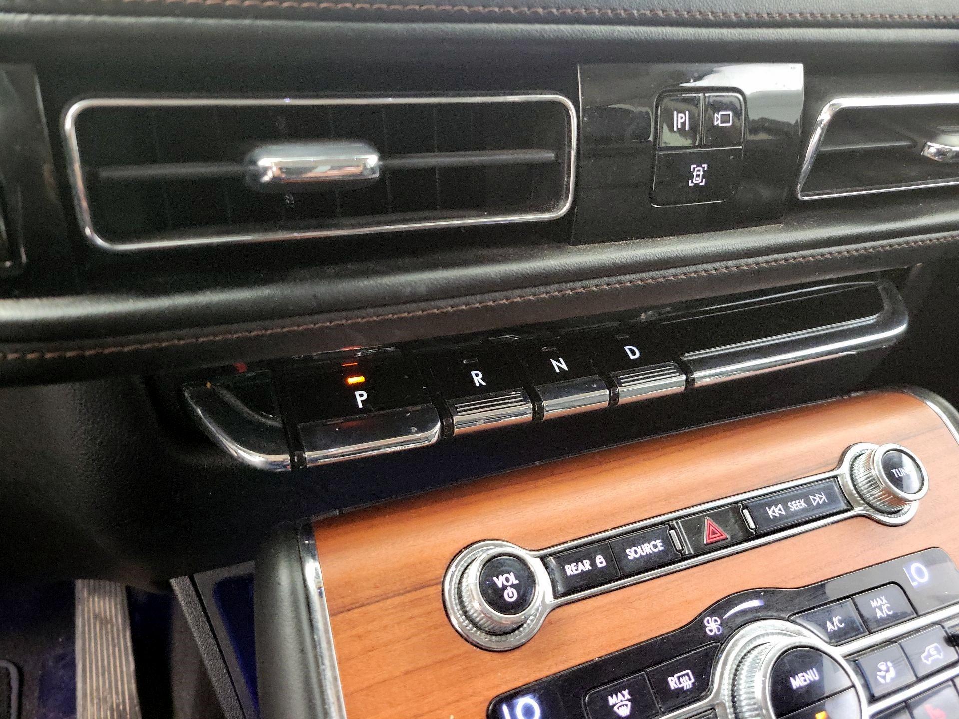 Thumbnail: 2020 Lincoln Aviator - 18