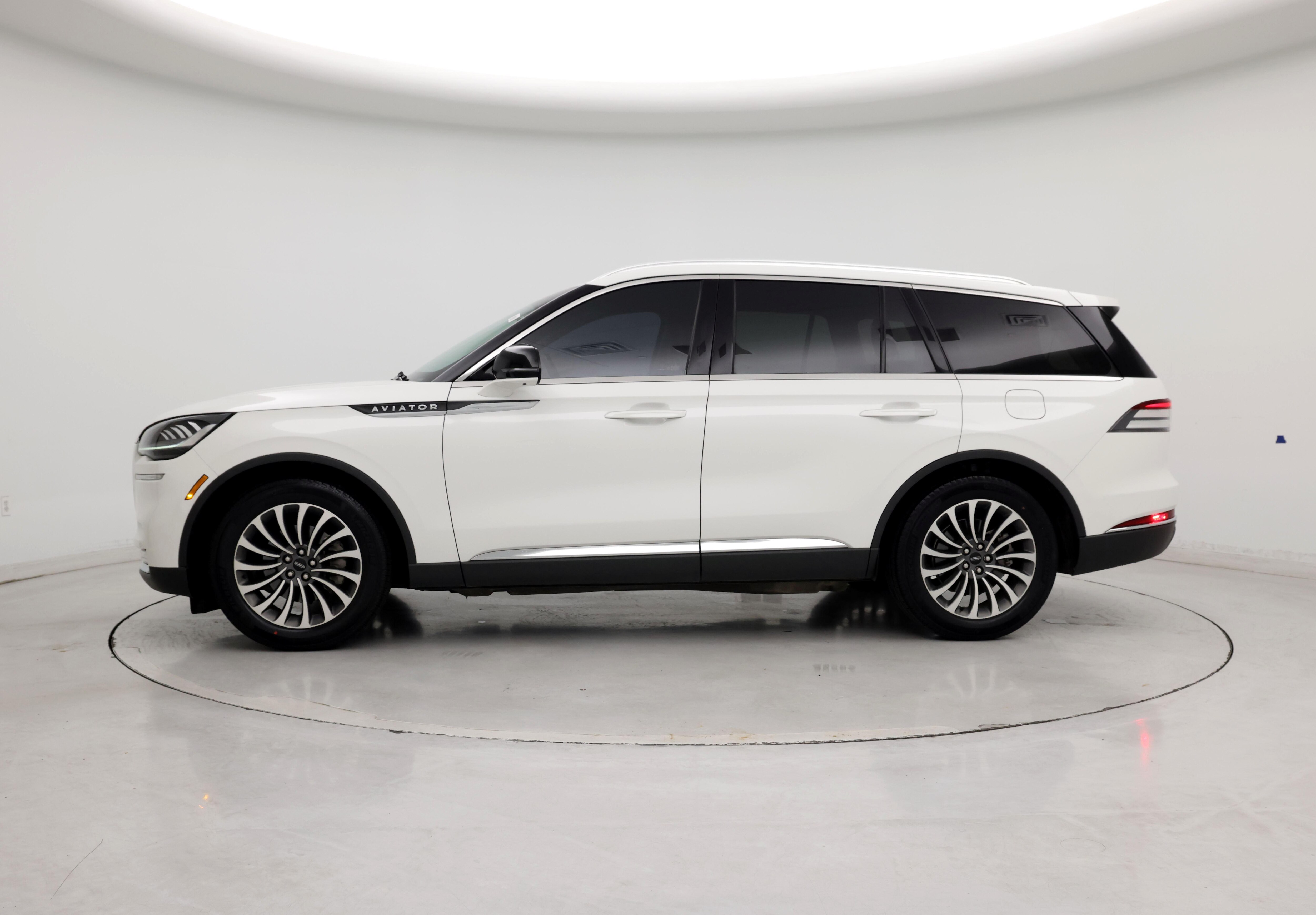 Thumbnail: 2020 Lincoln Aviator - 3
