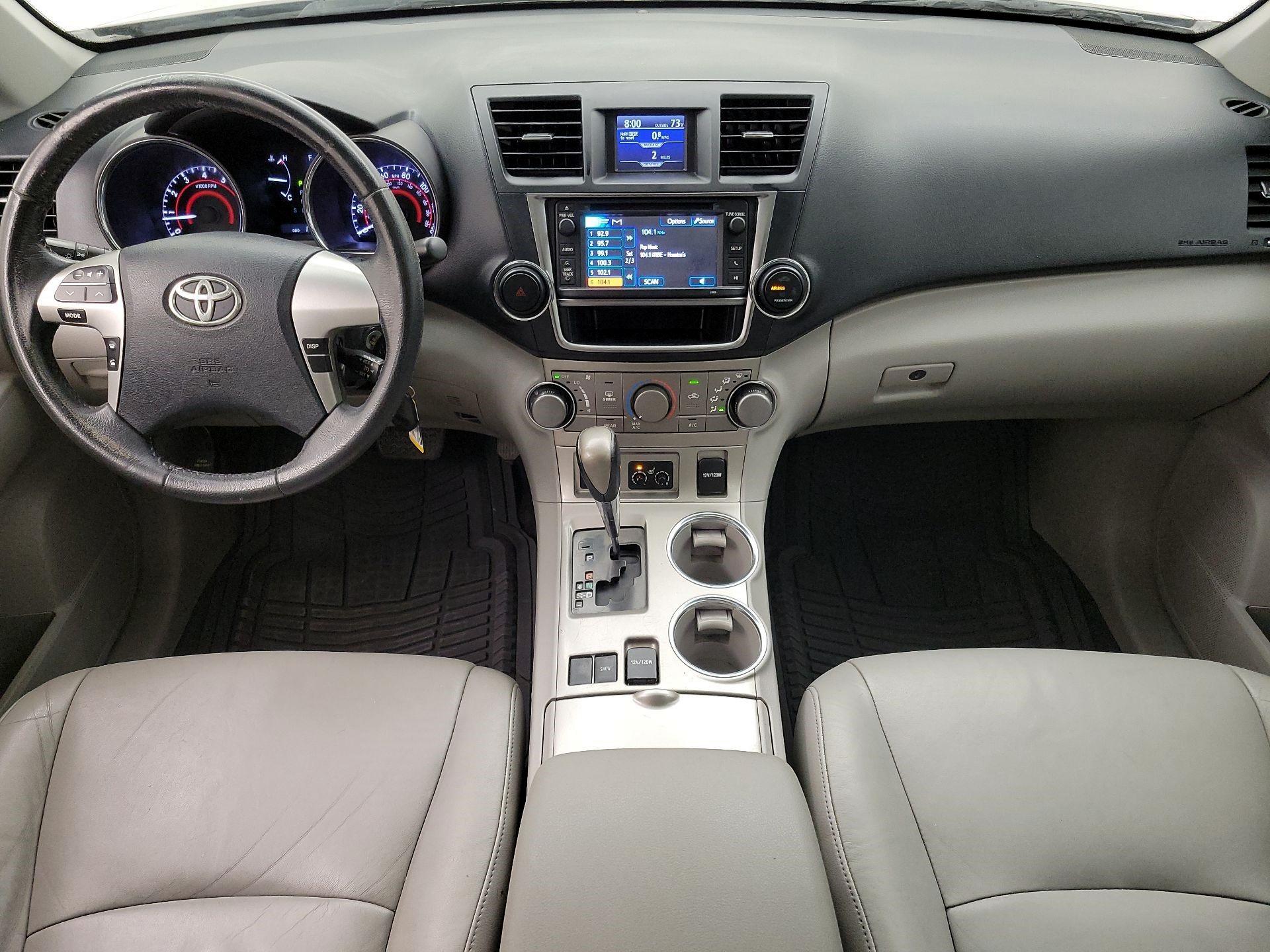 Thumbnail: 2013 Toyota Highlander - 9
