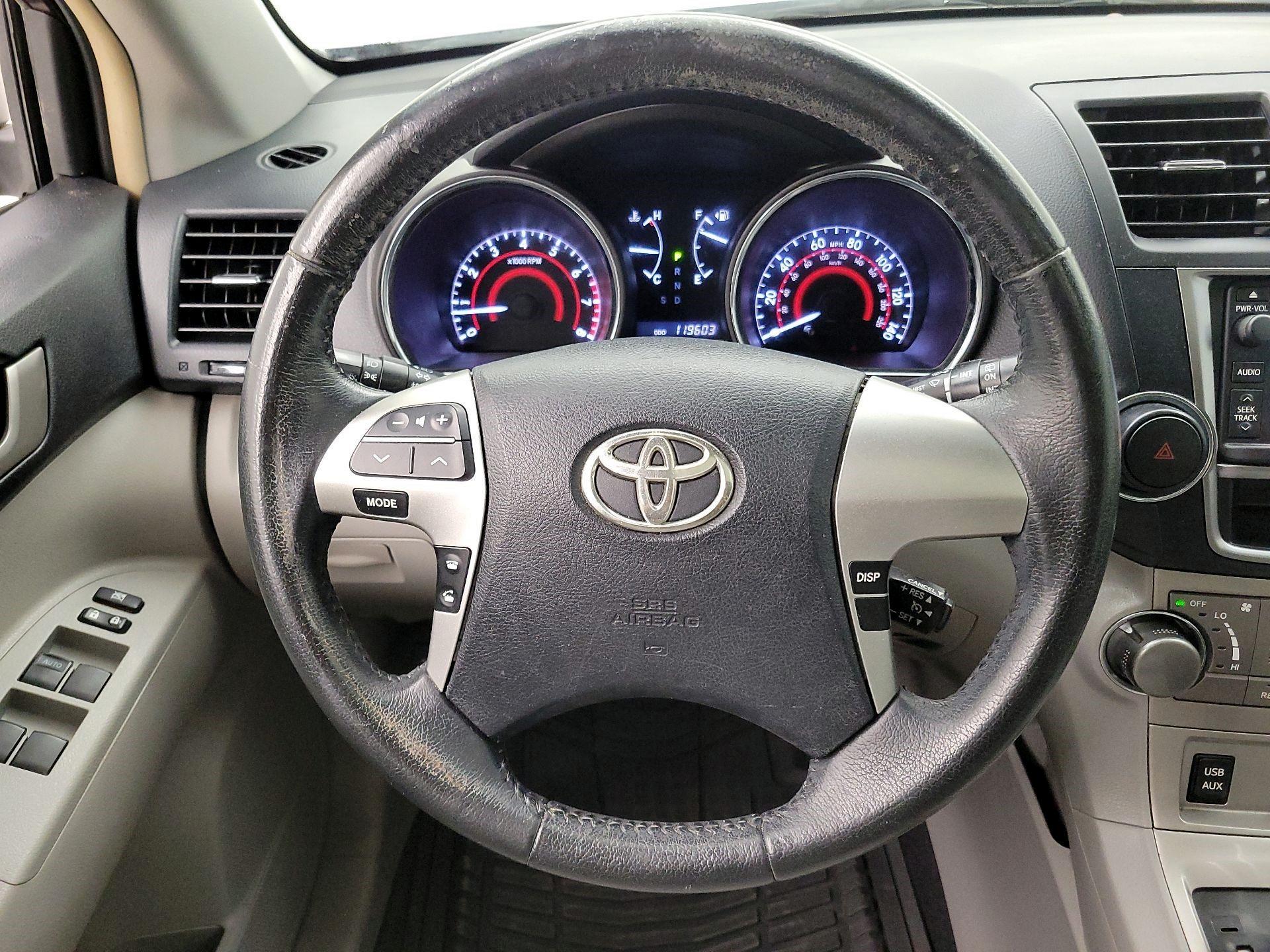 Thumbnail: 2013 Toyota Highlander - 10