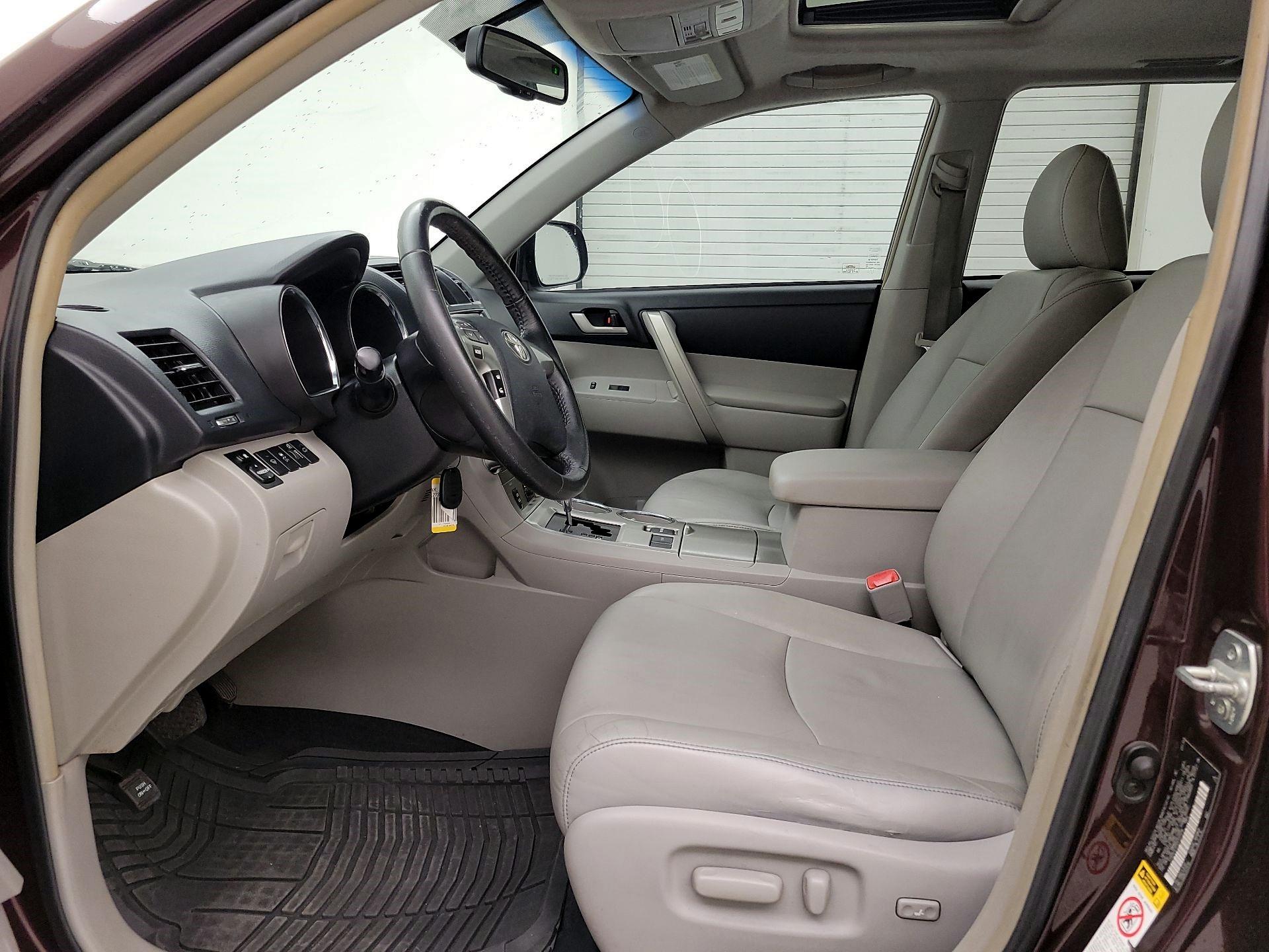 Thumbnail: 2013 Toyota Highlander - 11