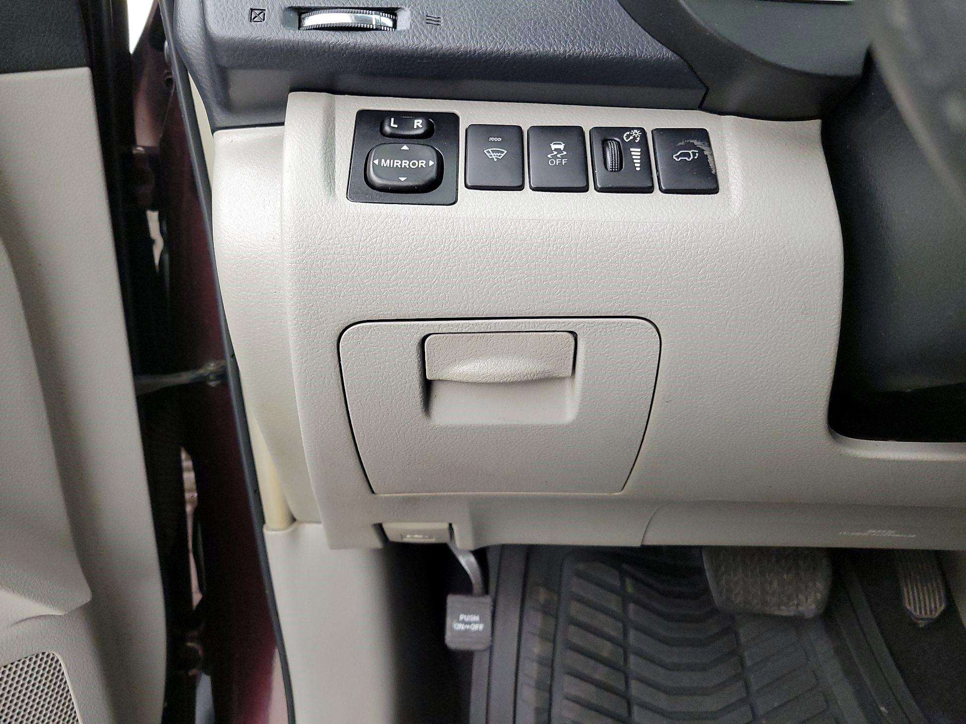Thumbnail: 2013 Toyota Highlander - 13