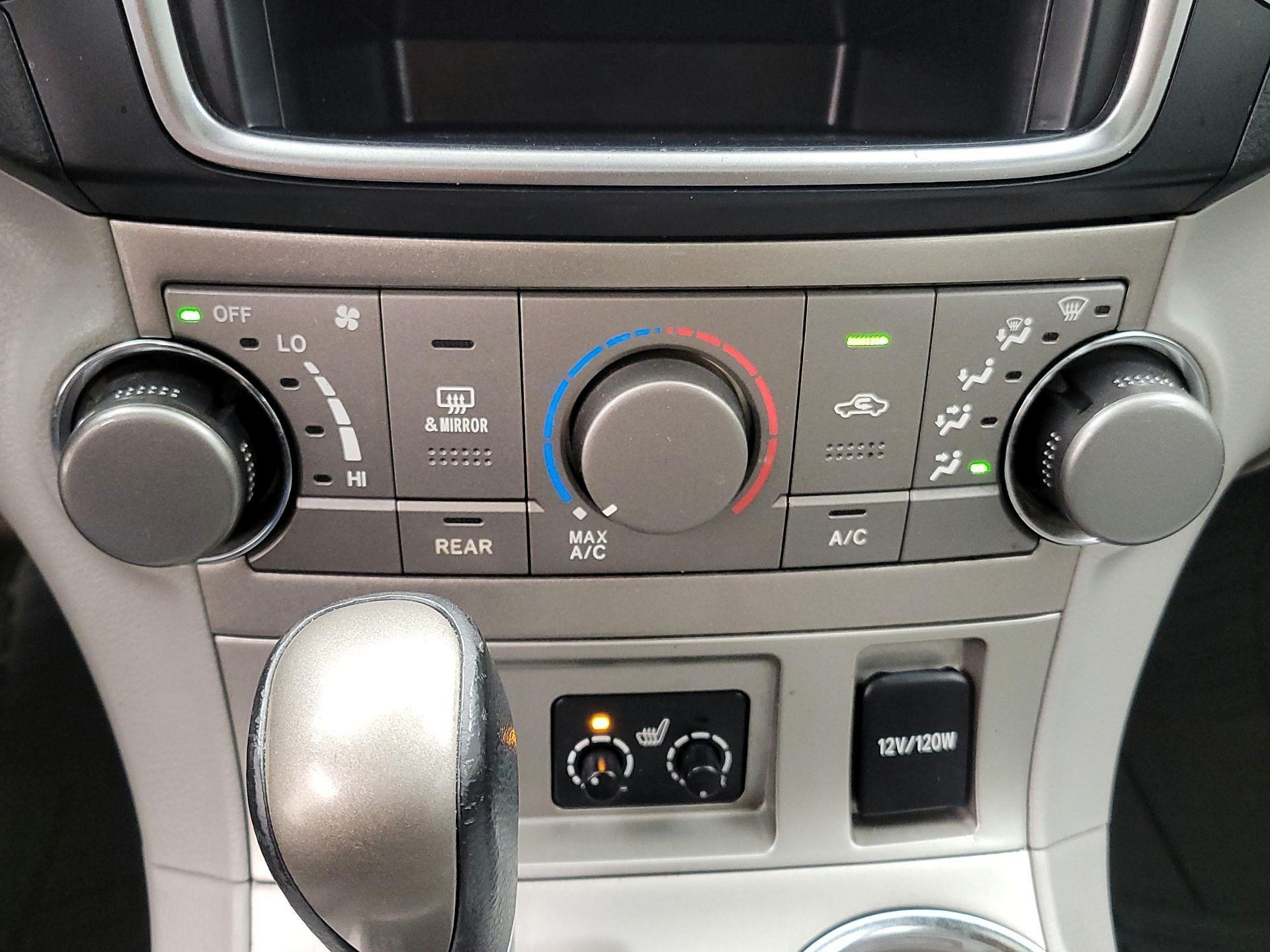 Thumbnail: 2013 Toyota Highlander - 16