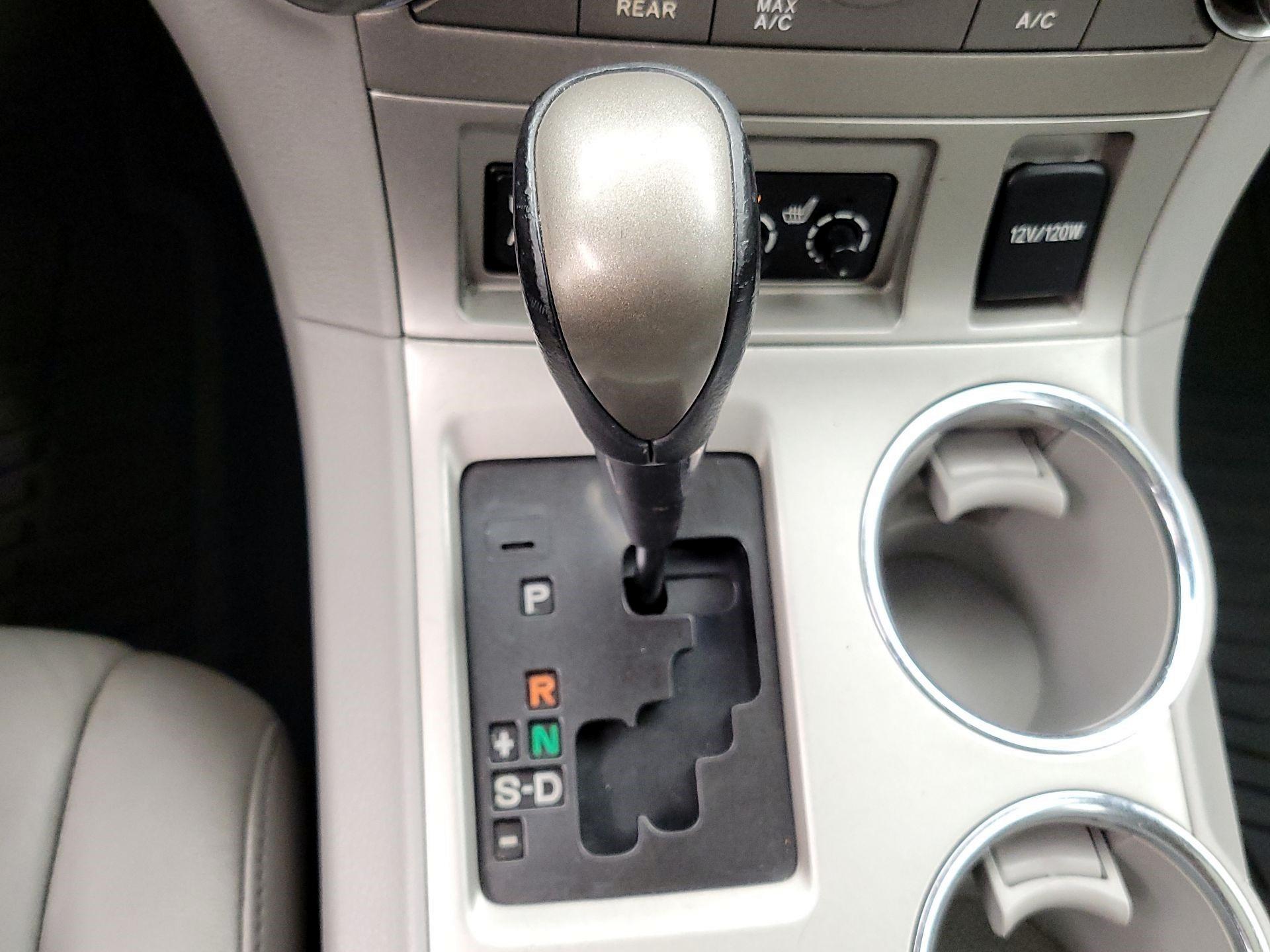 Thumbnail: 2013 Toyota Highlander - 17