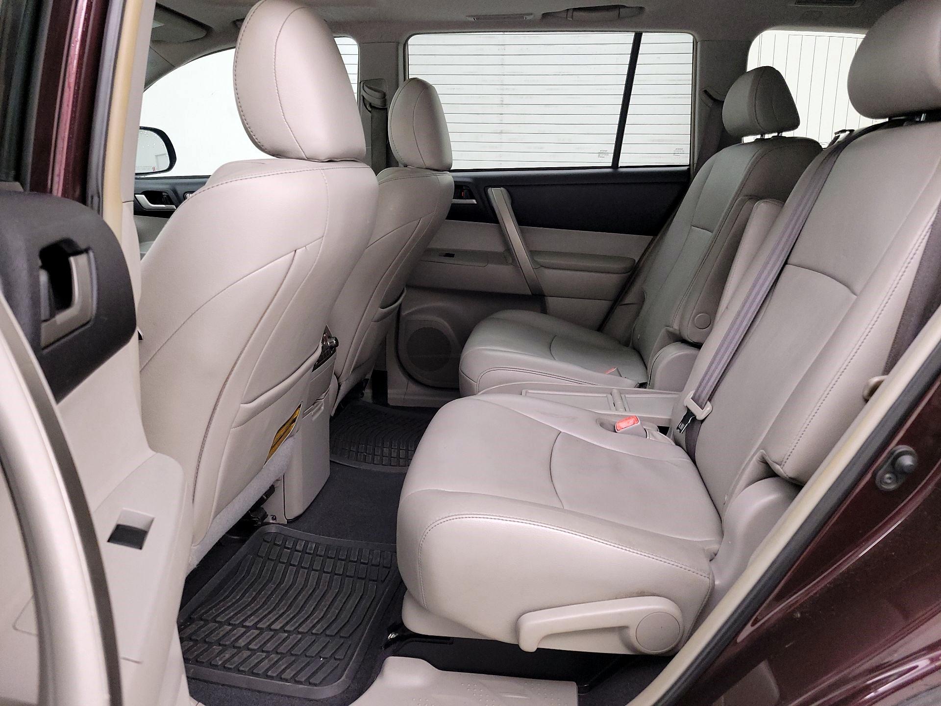 Thumbnail: 2013 Toyota Highlander - 20