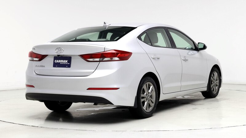 2018 Hyundai Elantra SE 8