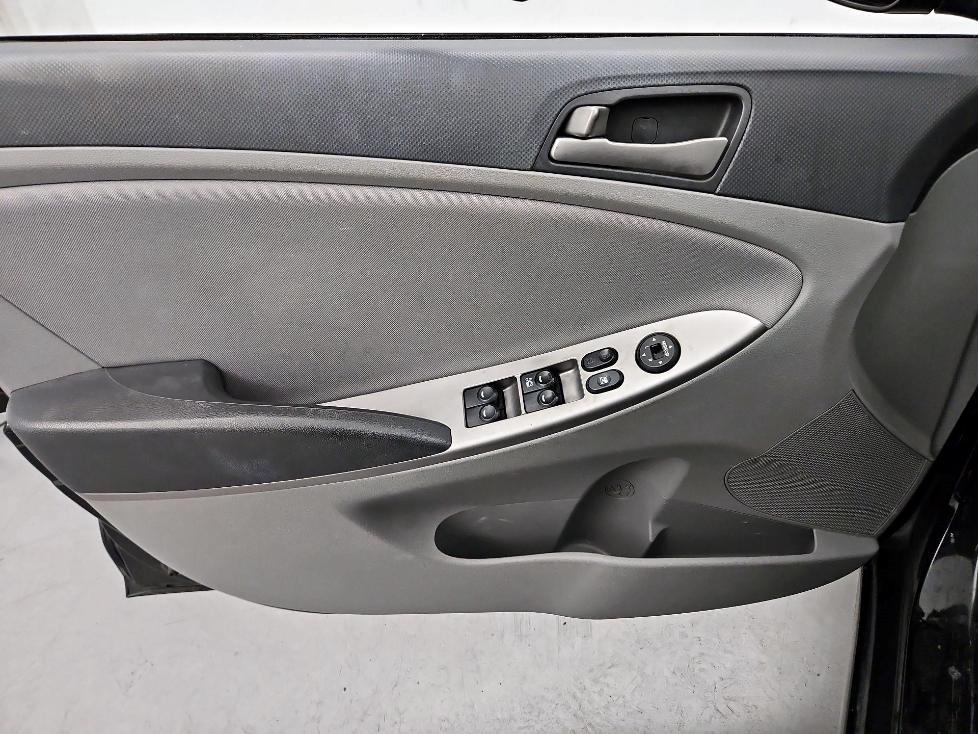 Thumbnail: 2016 Hyundai Accent - 12