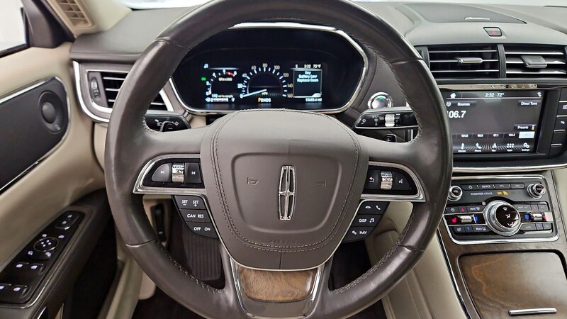 2017 Lincoln Continental Select 10