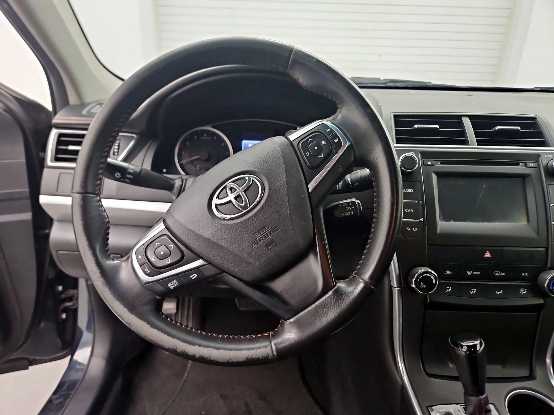 Thumbnail: 2015 Toyota Camry - 10