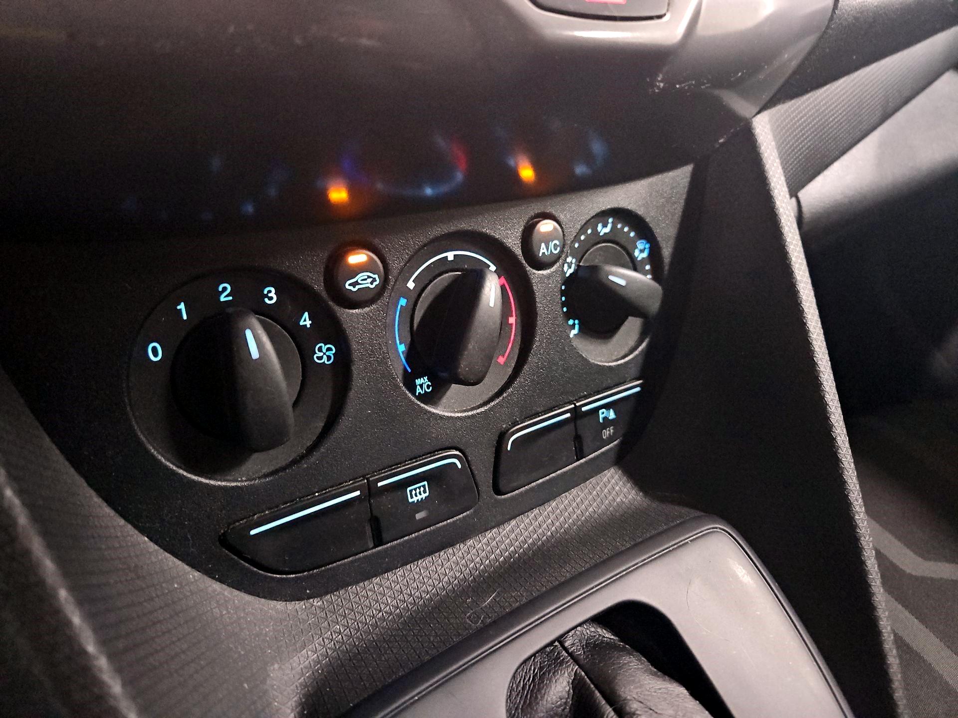 Thumbnail: 2016 Ford Transit Series - 15