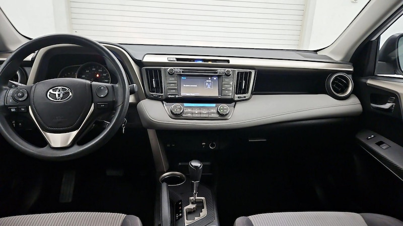 2015 Toyota RAV4 XLE 9