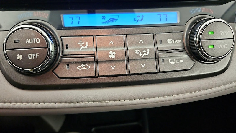 2015 Toyota RAV4 XLE 17