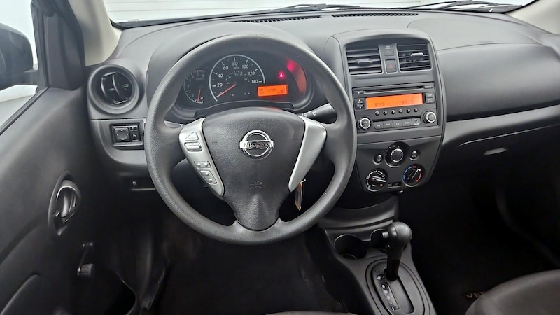 2016 Nissan Versa S 10