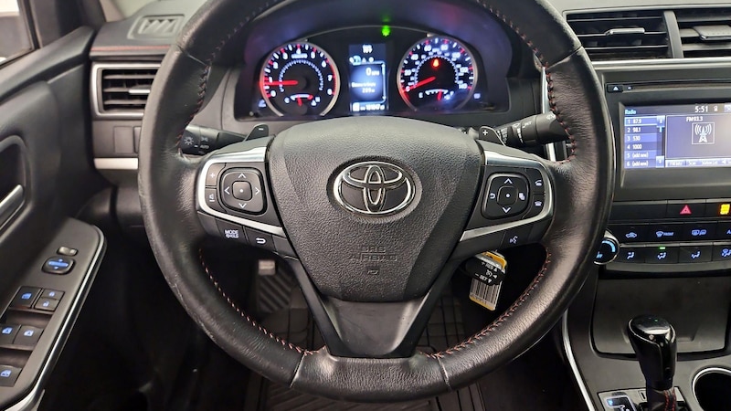 2017 Toyota Camry SE 10