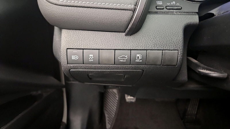 2019 Toyota Camry SE 13