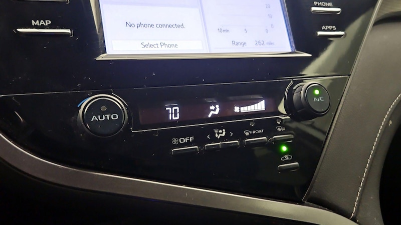 2019 Toyota Camry SE 16