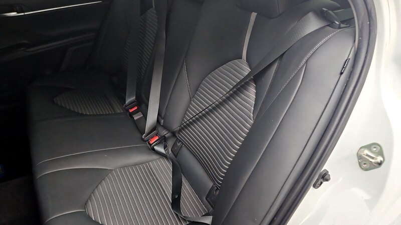 2019 Toyota Camry SE 19