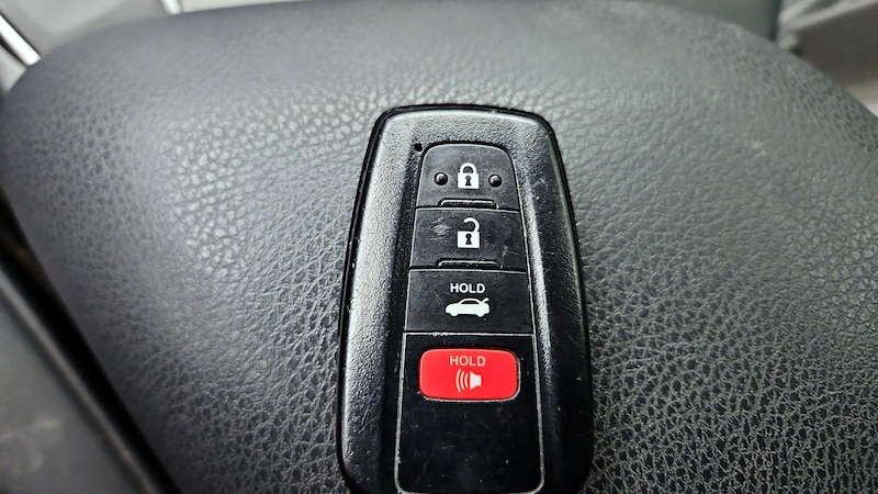 2019 Toyota Camry SE 22