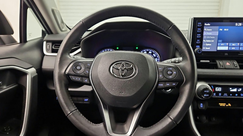 2020 Toyota RAV4 XLE Premium 10