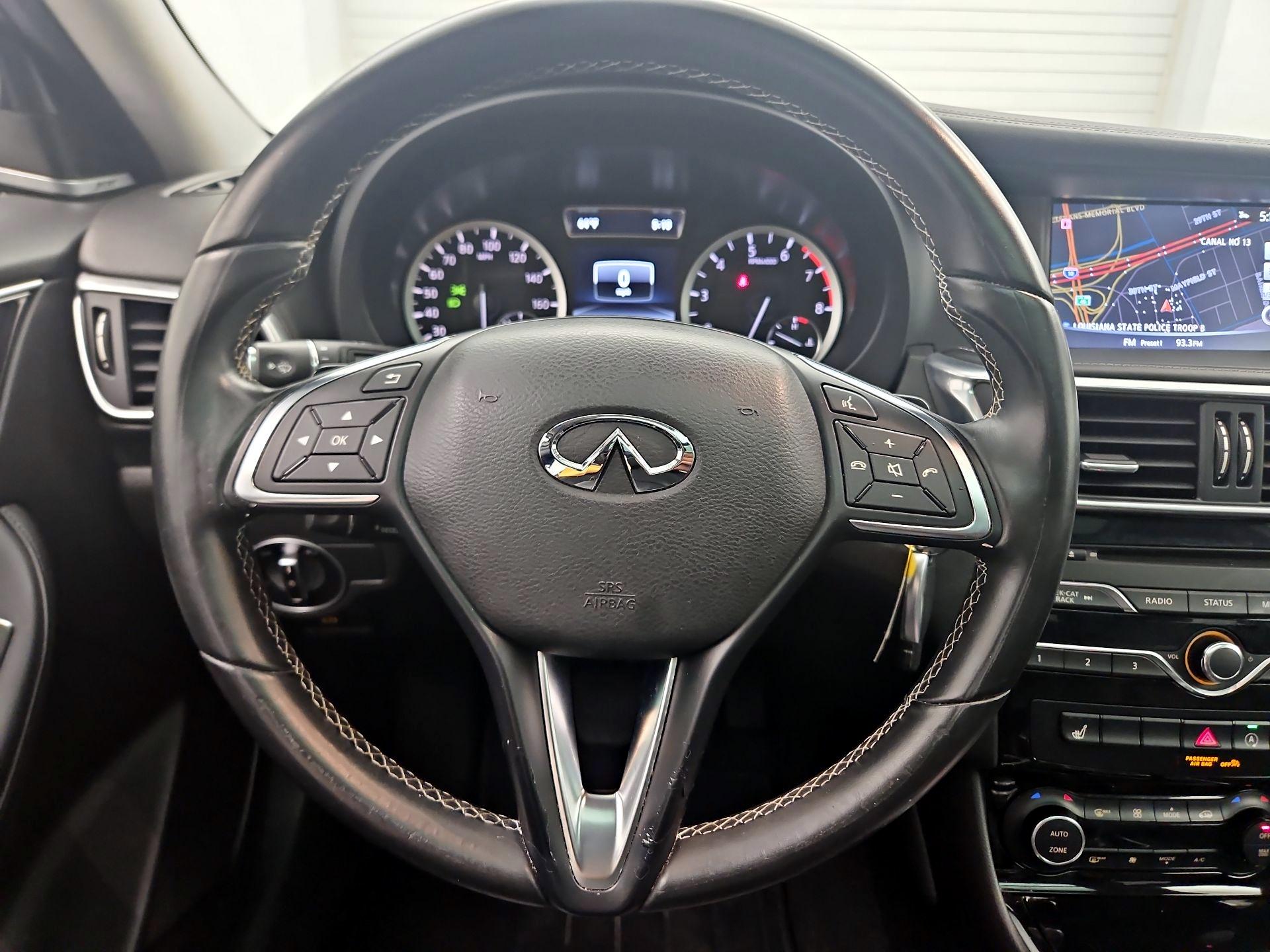 Thumbnail: 2017 INFINITI QX30 - 10