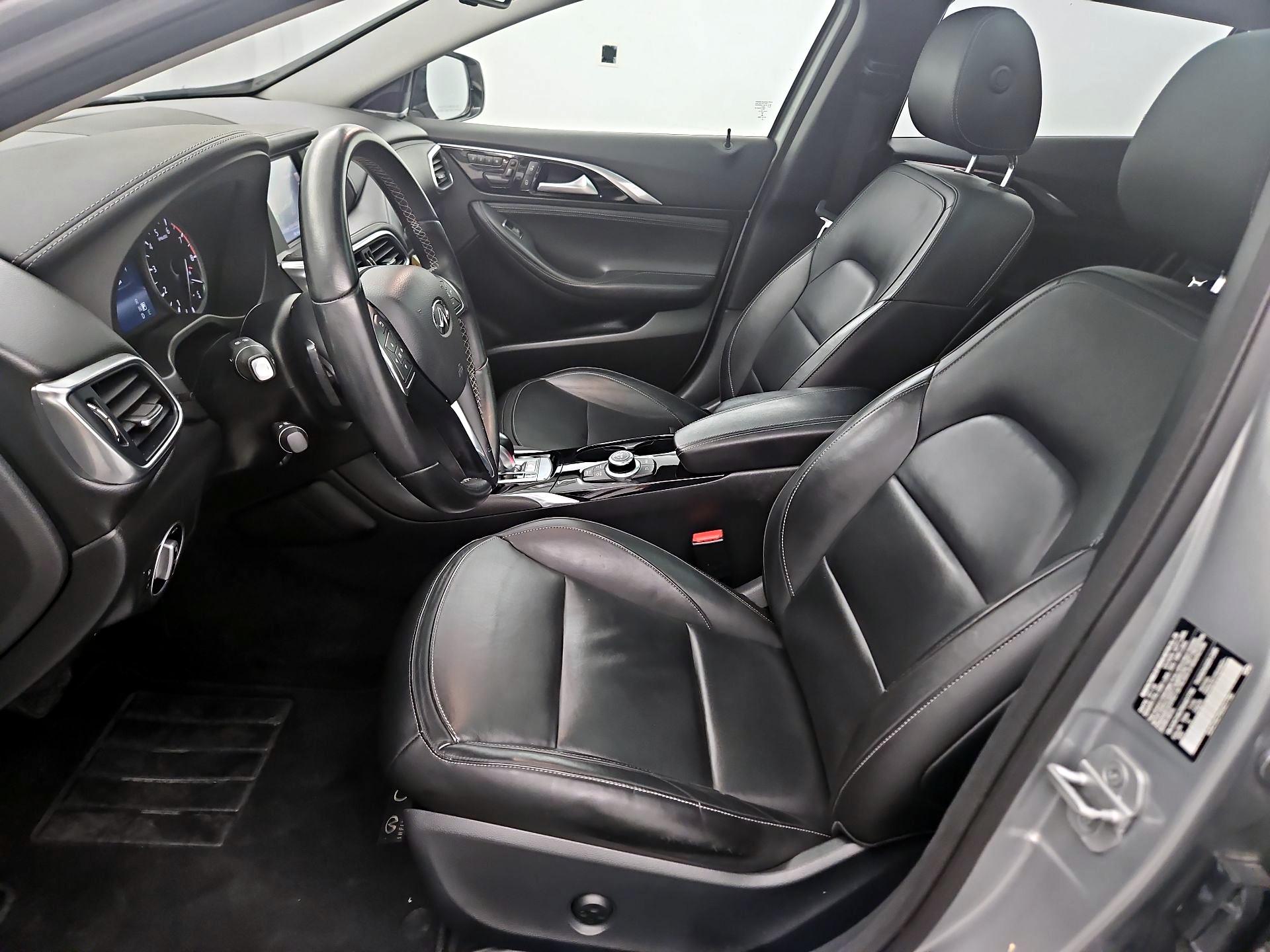 Thumbnail: 2017 INFINITI QX30 - 11
