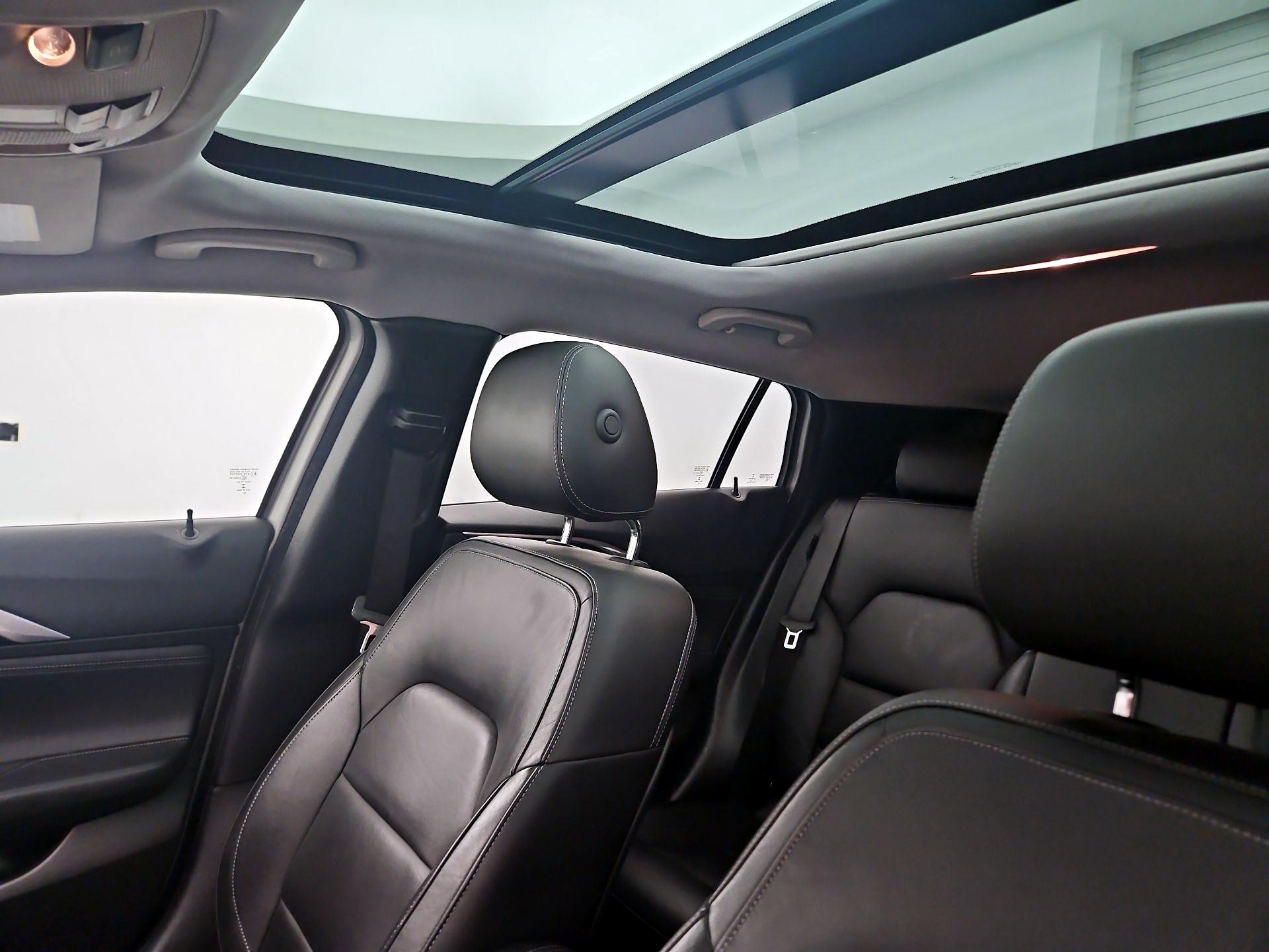 Thumbnail: 2017 INFINITI QX30 - 20
