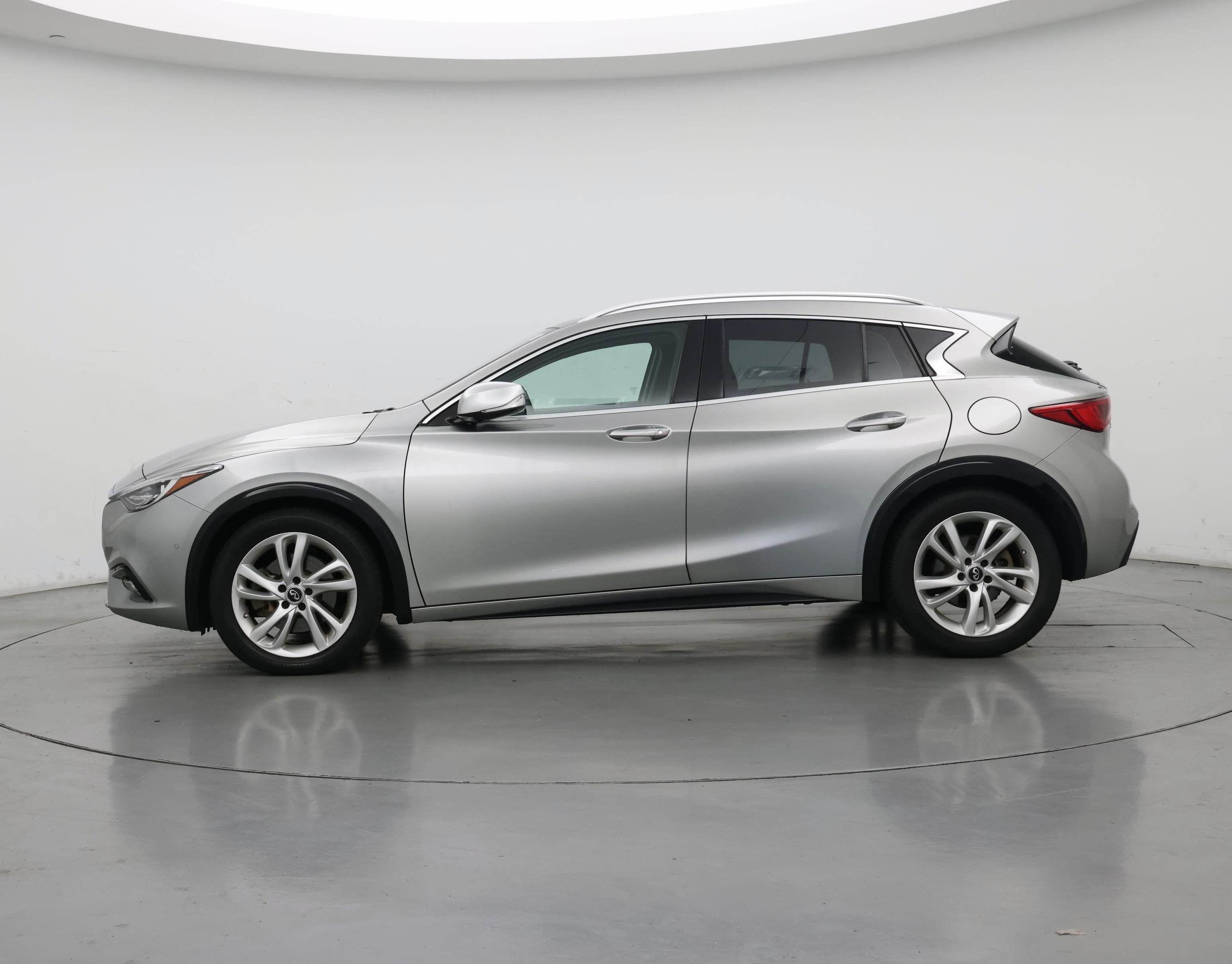 Thumbnail: 2017 INFINITI QX30 - 3