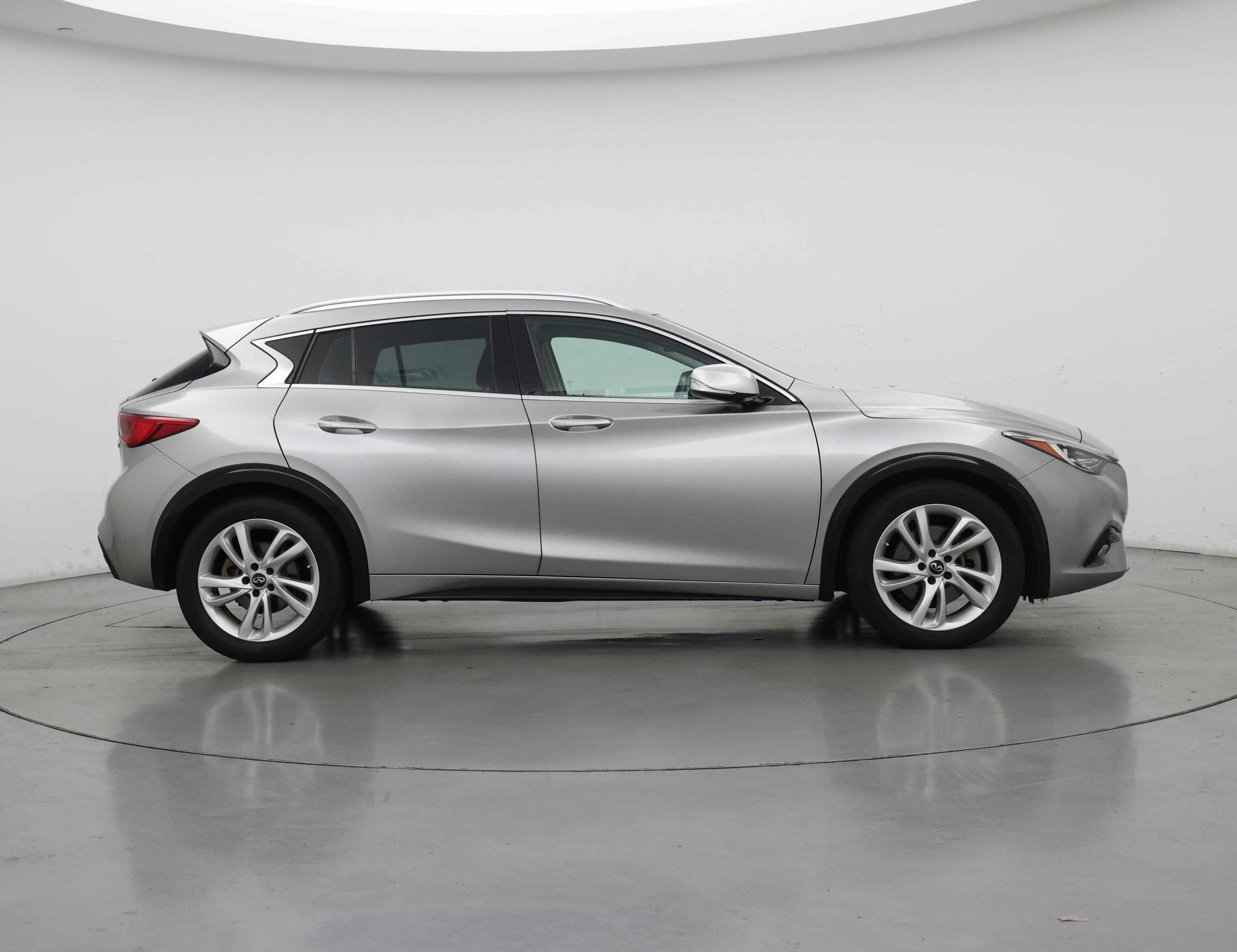 Thumbnail: 2017 INFINITI QX30 - 7