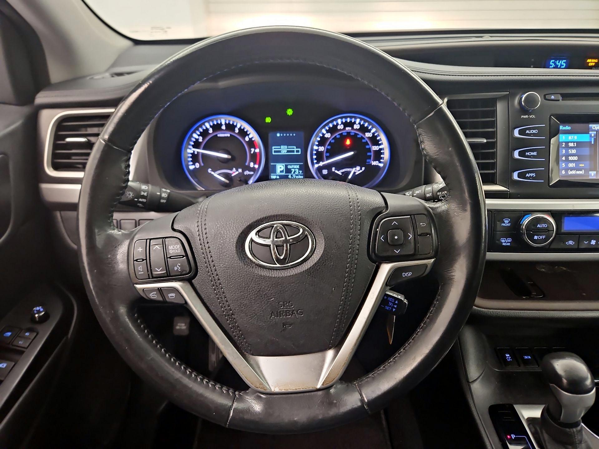Thumbnail: 2015 Toyota Highlander - 10