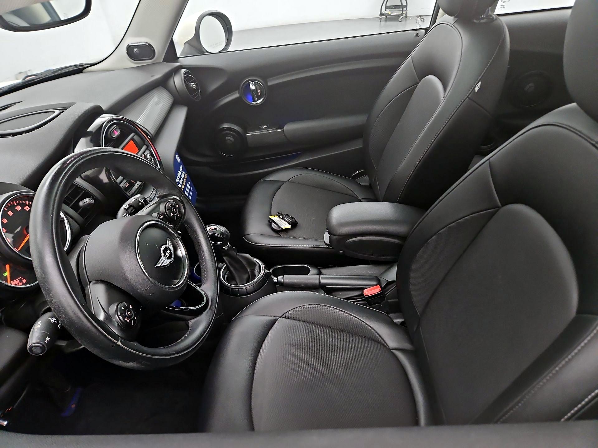 Thumbnail: 2016 MINI Cooper Hardtop - 11