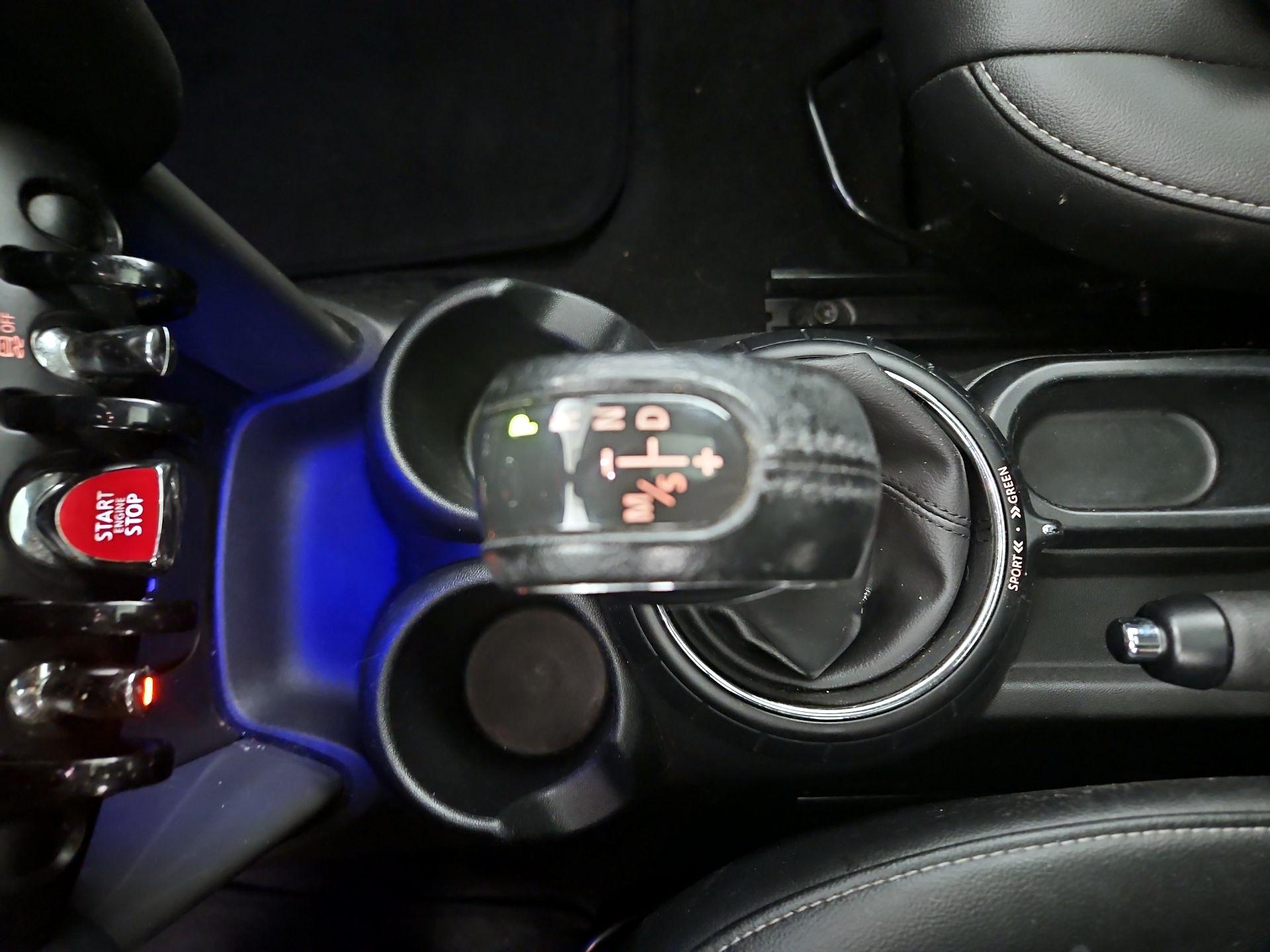 Thumbnail: 2016 MINI Cooper Hardtop - 15