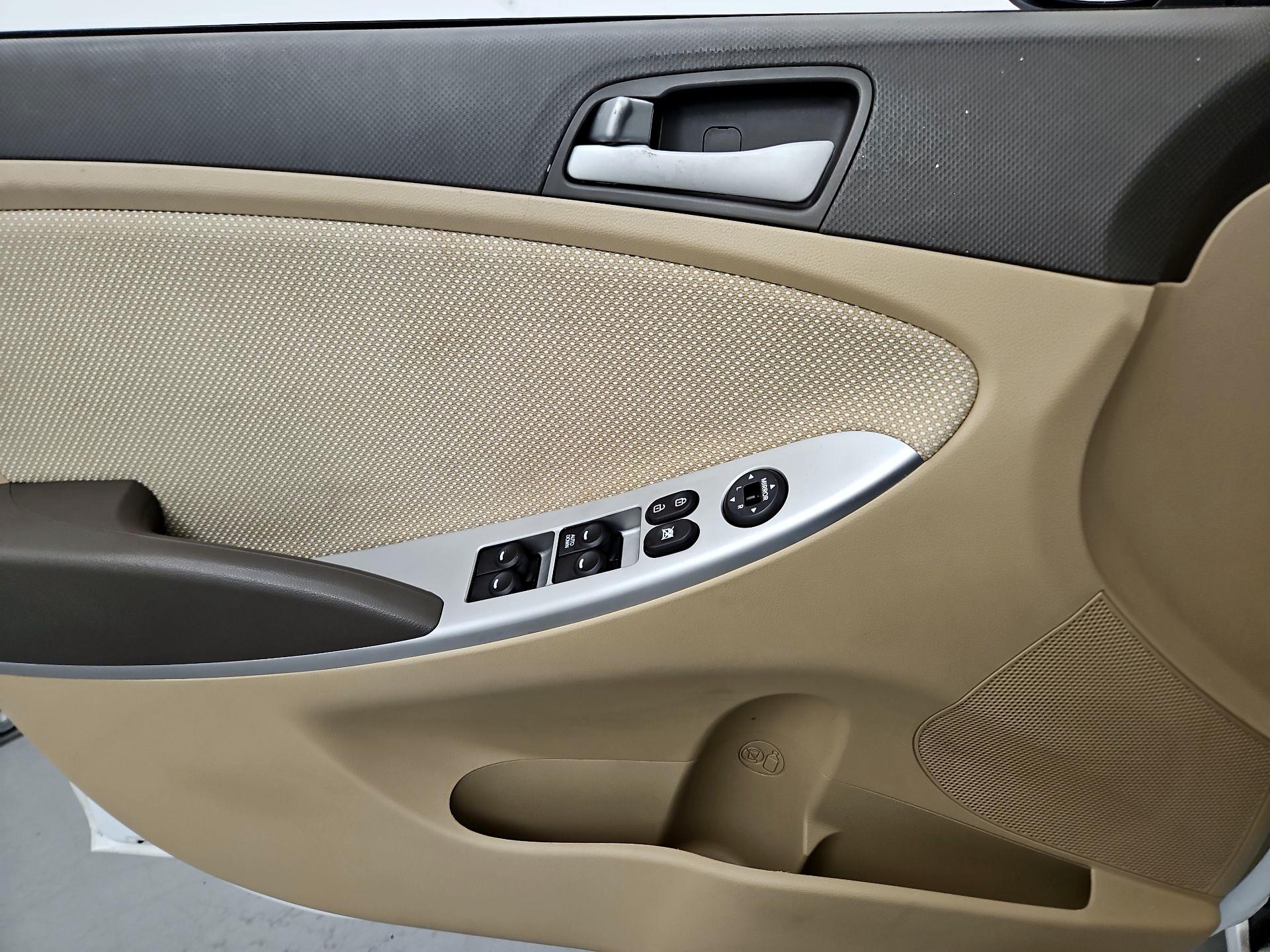 Thumbnail: 2014 Hyundai Accent - 12
