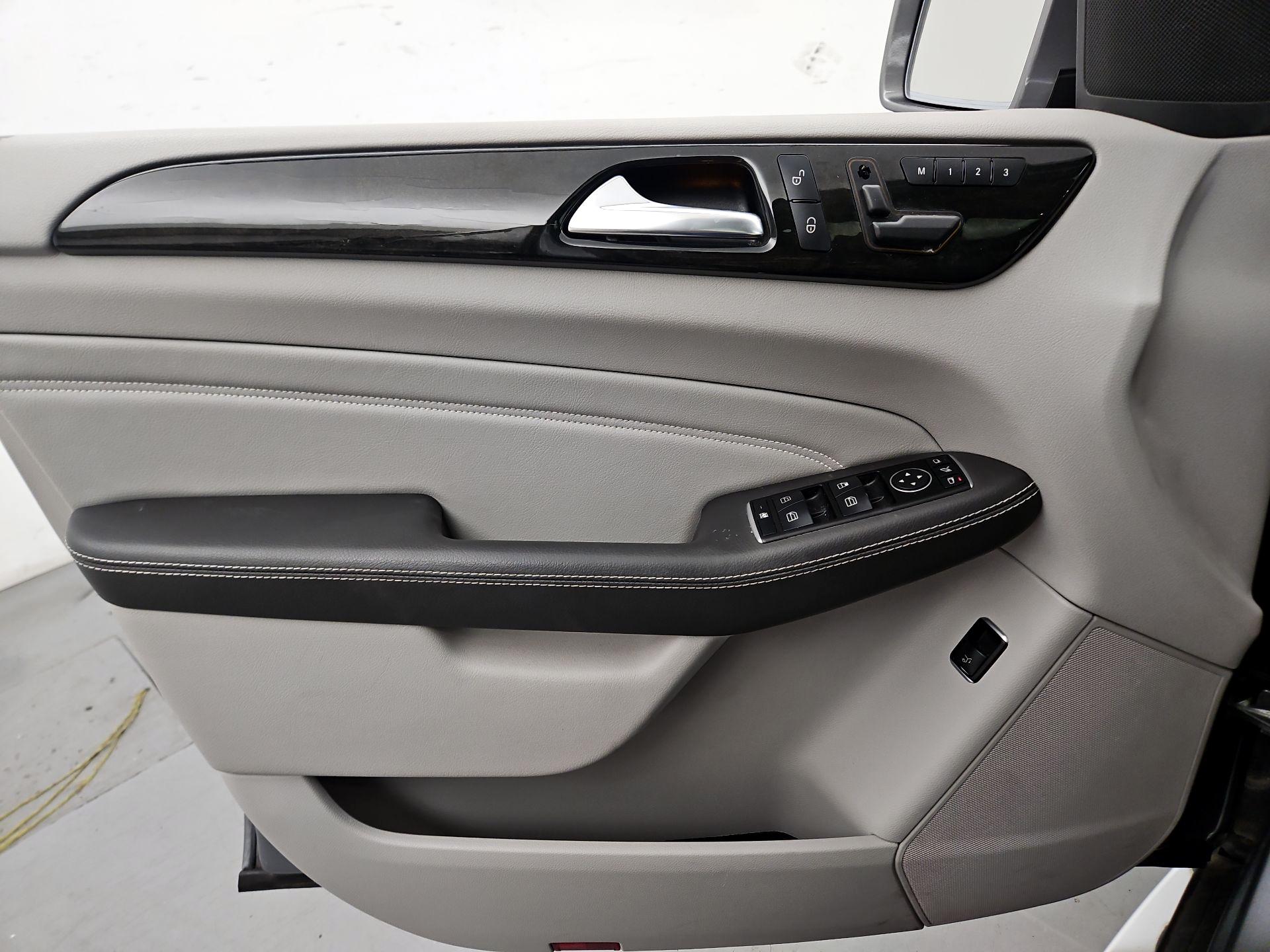 Thumbnail: 2015 Mercedes-Benz M-Class - 12