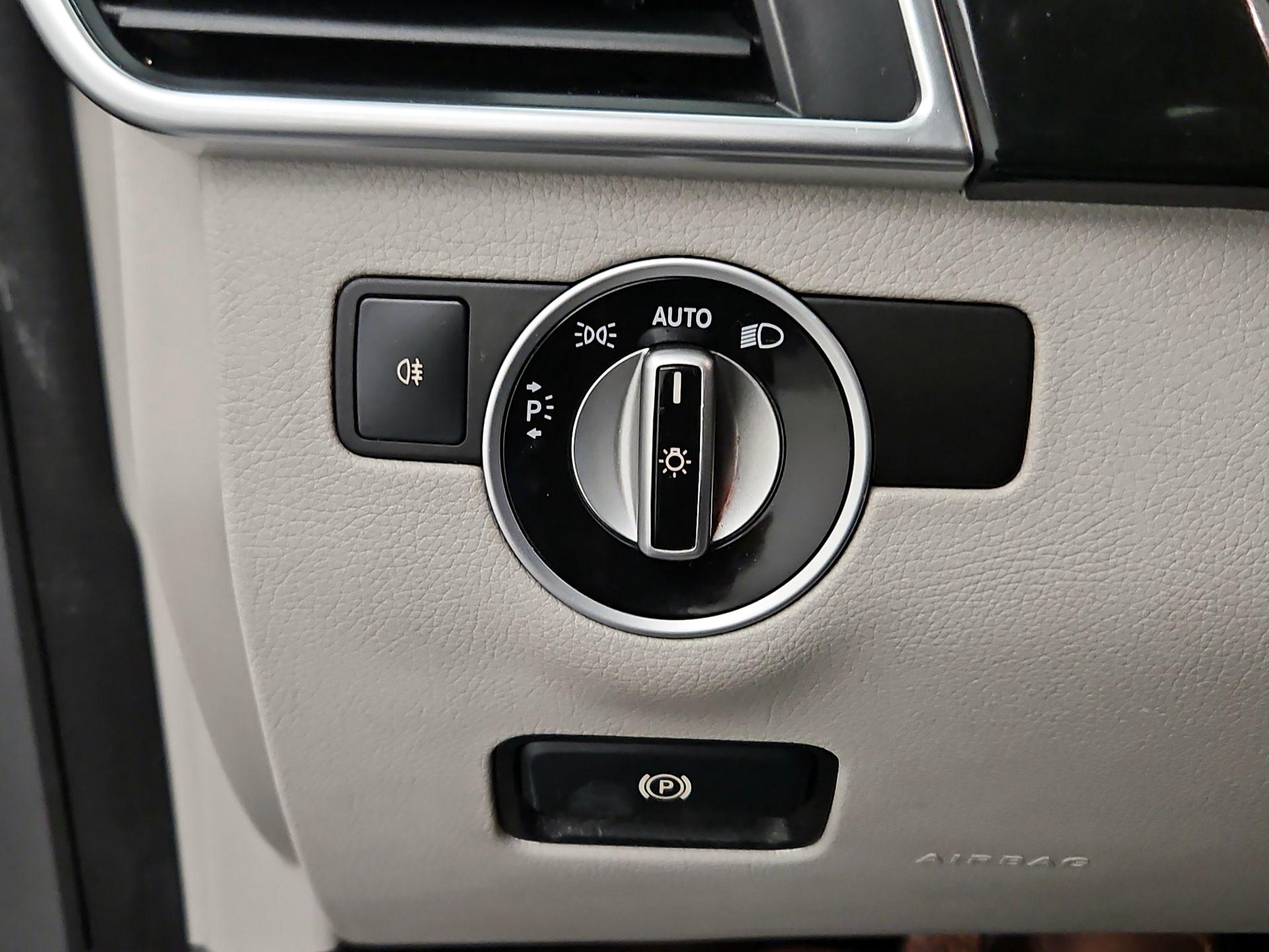 Thumbnail: 2015 Mercedes-Benz M-Class - 13